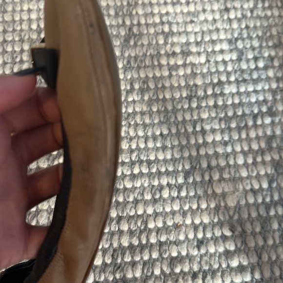 Tory Burch sz 9
Eddie Logo Bow Two-Tone Ballerina Flat, Clay Beige/Black - Picture 5 of 9